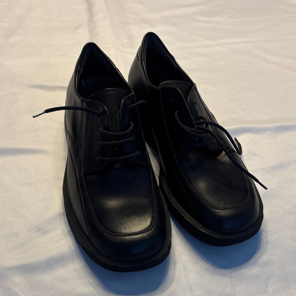 Solidus Classic Black Leather Men's Derby
Never Worn  NOS